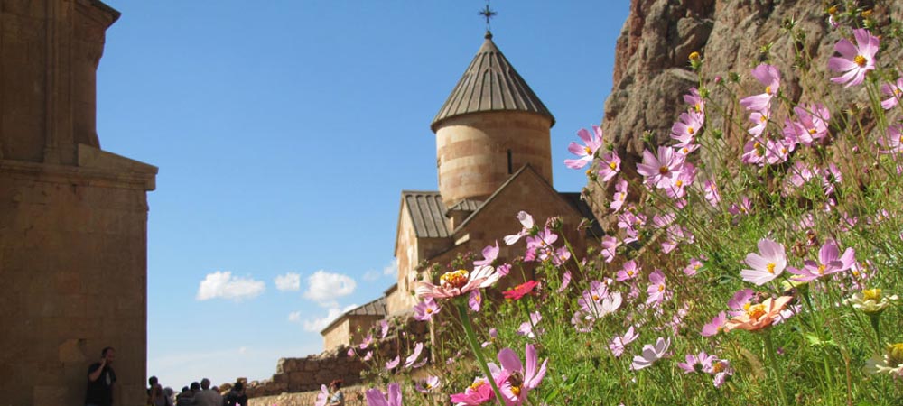 فصل بهار ارمنستان گلهای بهاری
