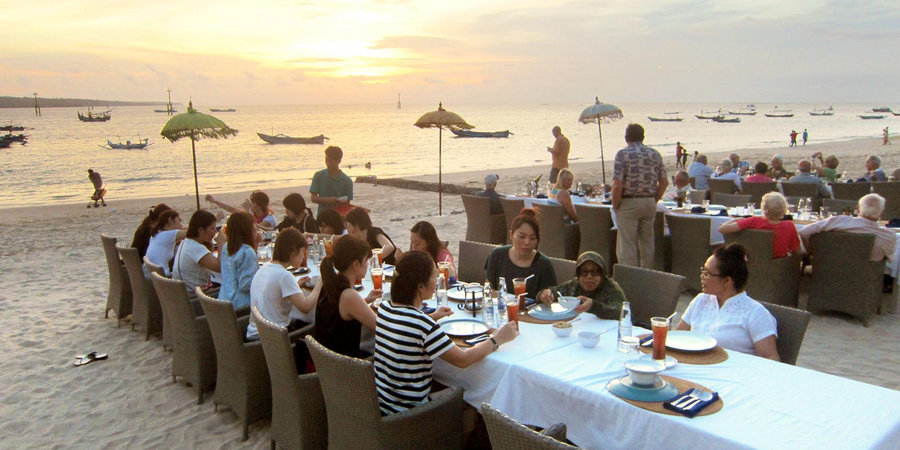 رستوران حلال ساحالی باوانگ مراه در بالی