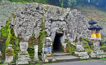 جاذبه گردشگری بالی معبد گوا گاجا
