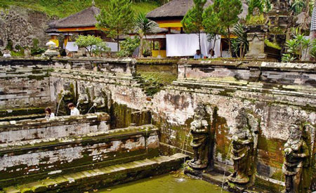 جاذبه گردشگری بالی معبد گوا گاجا
