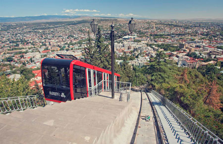 قطار Funicular در تفلیس