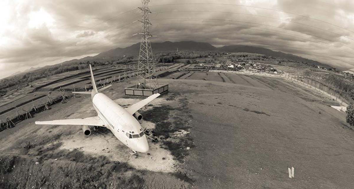 هواپیمای متروکه در غرب بالی